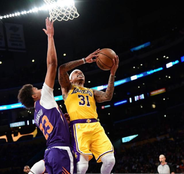 开云官网-9人轮换6人合计38中5！投射灾难夜令詹皇无可奈何