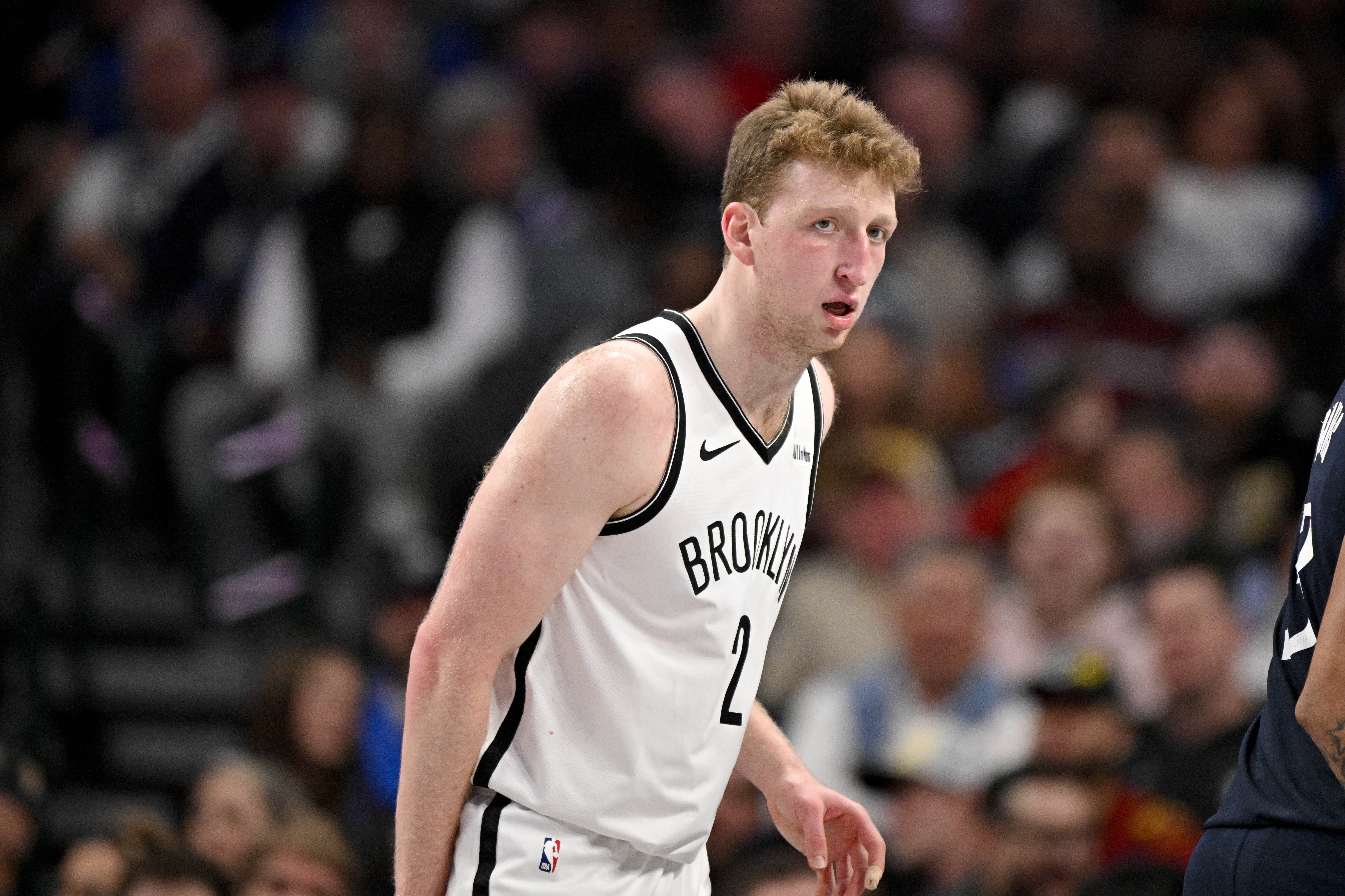 kaiyun中国官网-打停公牛！新秀沃尔夫篮下分球助夏普扣篮 随后自己强投三分命中