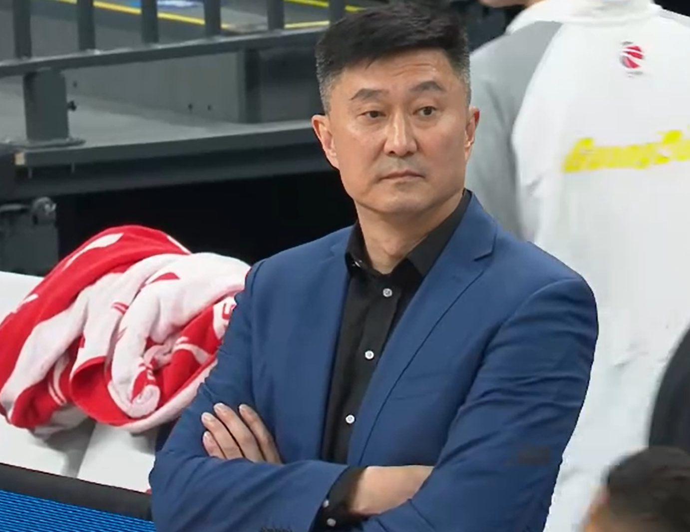 开云app-零下5度！广东队抵达呼和浩特，杜锋想要赢上海，需要用好3人